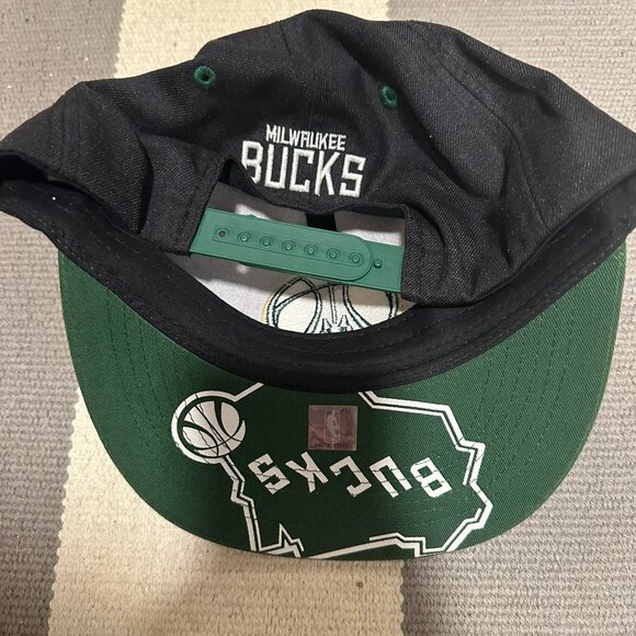 Milwaukee Bucks Snapback Hat Excellent Condition Preowned - Picture 5 of 7